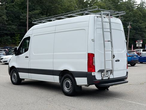 Used 2022 Mercedes-Benz Sprinter 1500 image 9
