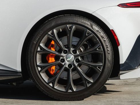 Used 2019 Aston Martin V8 Vantage Coupe image 34