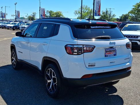 Used 2024 Jeep Compass Limited AWD/4WD image 4