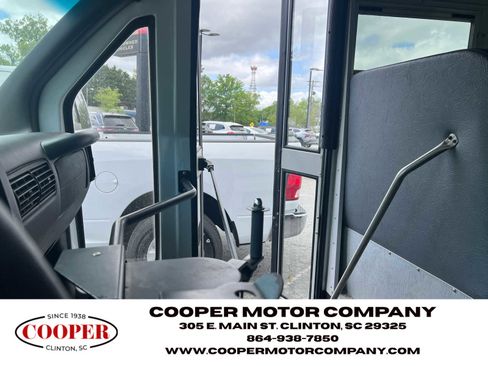 Used 2002 GMC Savana 3500 RWD image 16