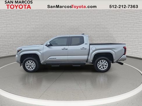 Used 2025 Toyota Tacoma SR5 AWD/4WD image 9