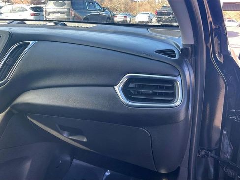 Used 2023 Chevrolet Equinox LT image 28