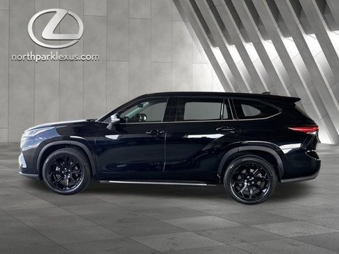 Used 2022 Toyota Highlander L image 1