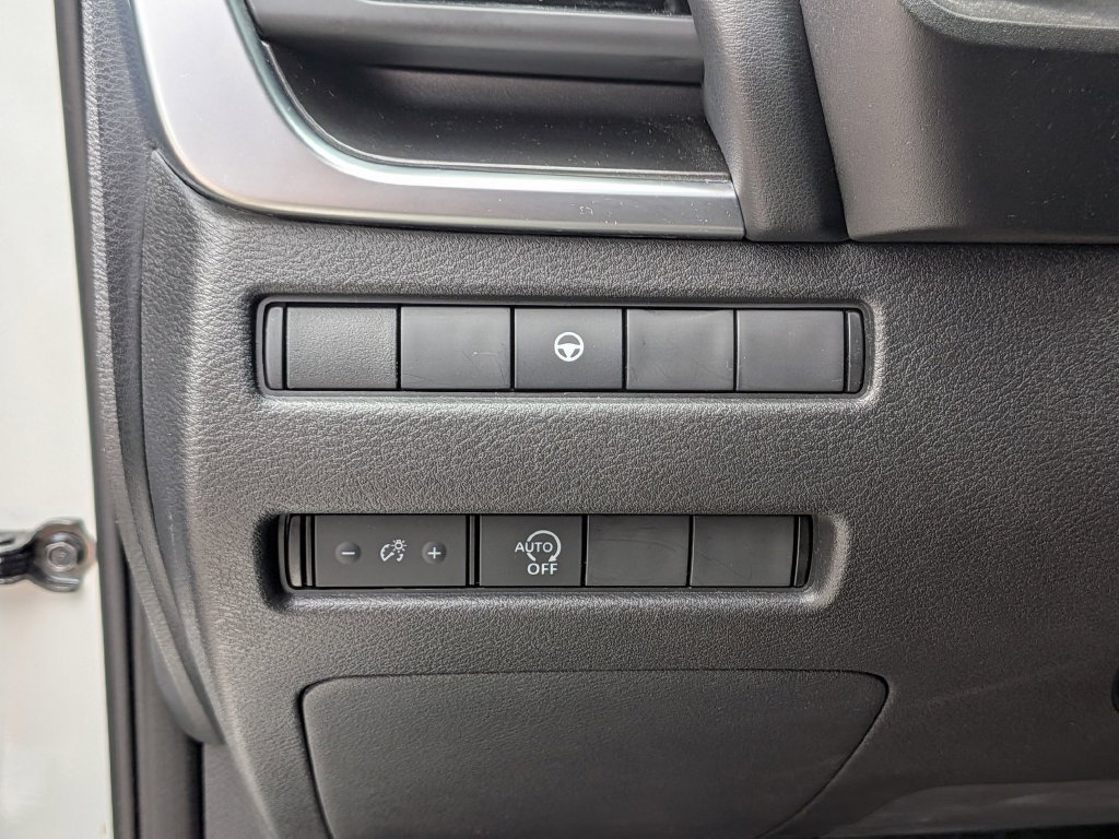 Used 2023 Nissan Rogue SV FWD image 21