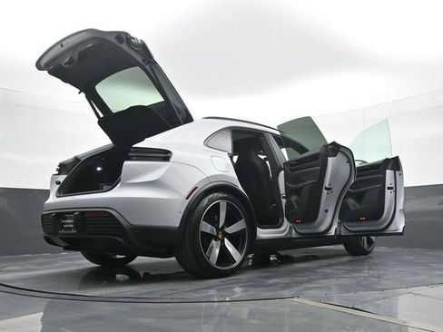 New 2026 Porsche Macan Electric image 28
