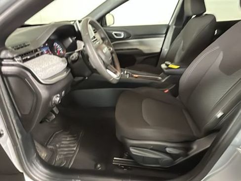 Used 2025 Jeep Compass Sport AWD/4WD image 11