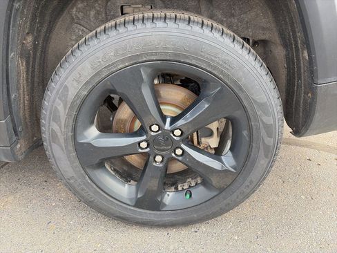 Used 2022 Jeep Grand Cherokee L Laredo image 6