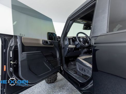 Used 2024 Ford Bronco Wildtrak image 9