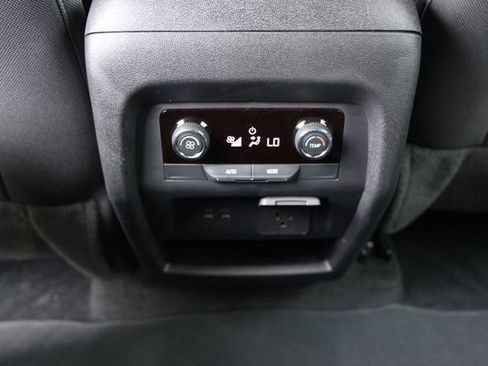 Used 2024 Chevrolet Traverse LT FWD image 25