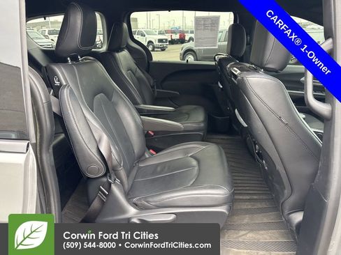 Used 2021 Chrysler Pacifica Touring-L w/ Uconnect Theater Family Group image 8