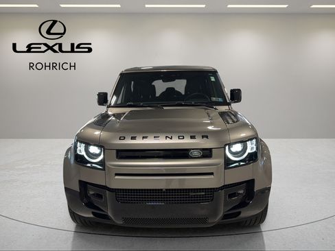 Used 2023 Land Rover Defender 110 X-Dynamic SE AWD/4WD image 2
