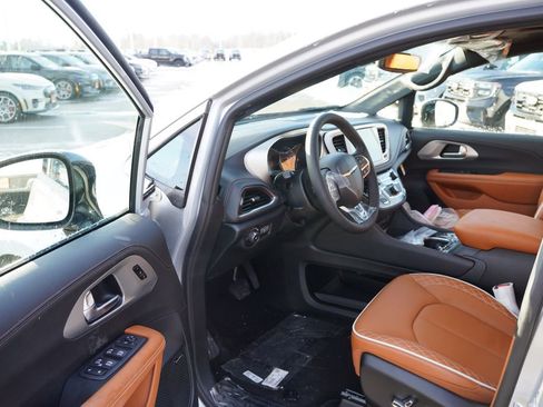 New 2026 Chrysler Pacifica Pinnacle AWD/4WD image 10