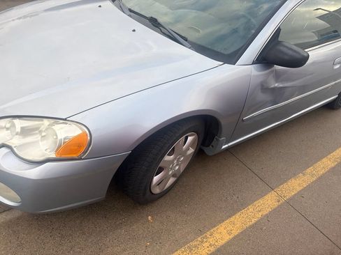 Used 2004 Chrysler Sebring Coupe FWD image 2