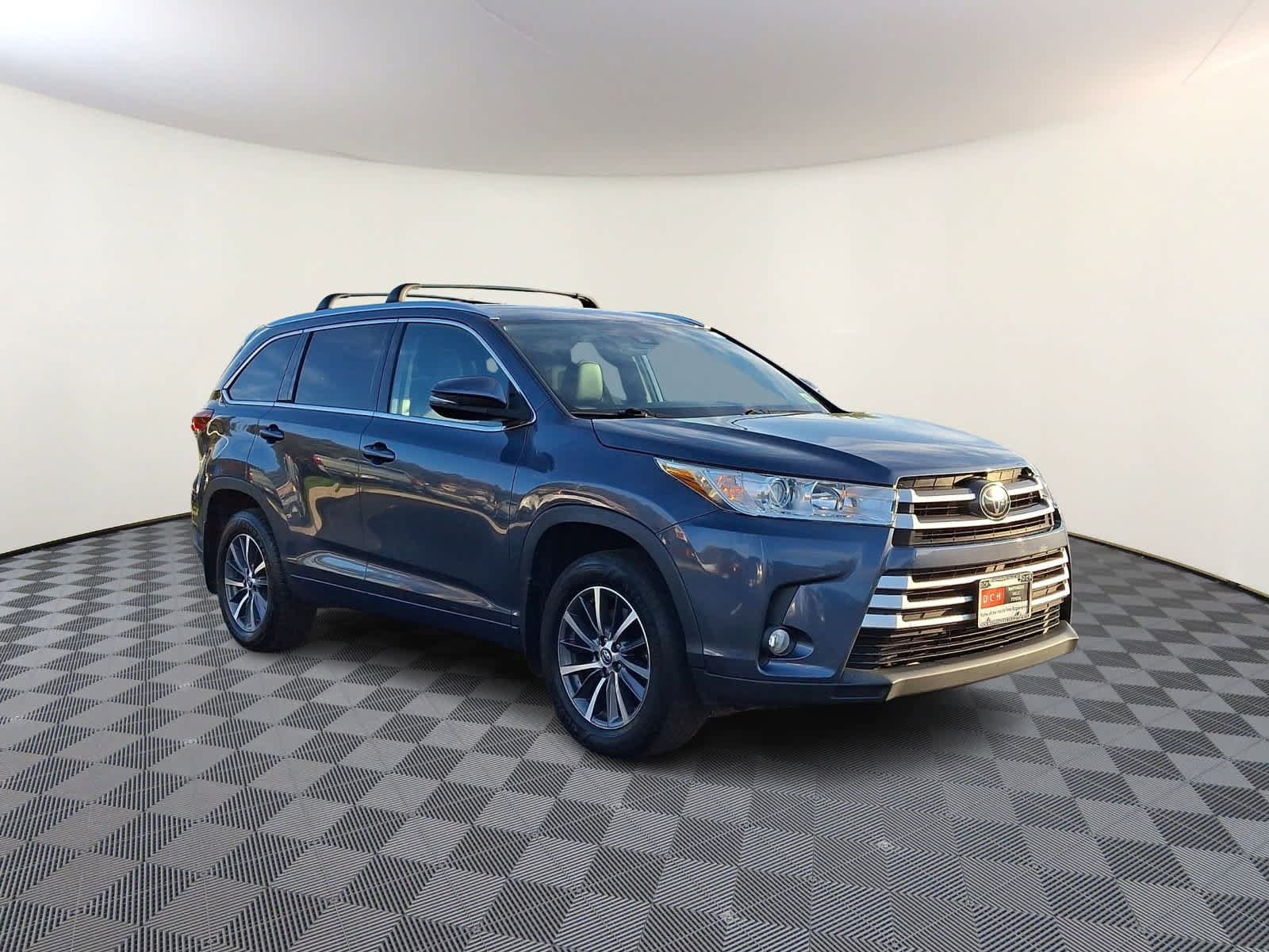 Used 2018 Toyota Highlander XLE AWD/4WD image 4