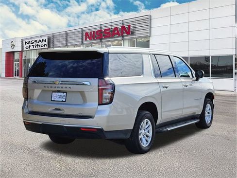 Used 2024 Chevrolet Suburban LT RWD image 4