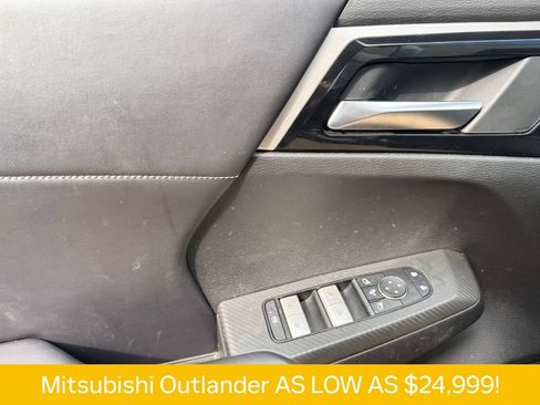 Used 2025 Mitsubishi Outlander SE FWD image 27