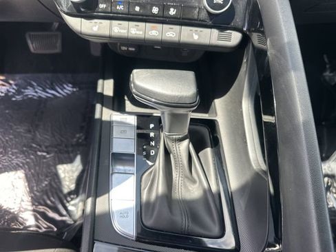 Certified 2025 Hyundai Elantra SEL FWD image 21