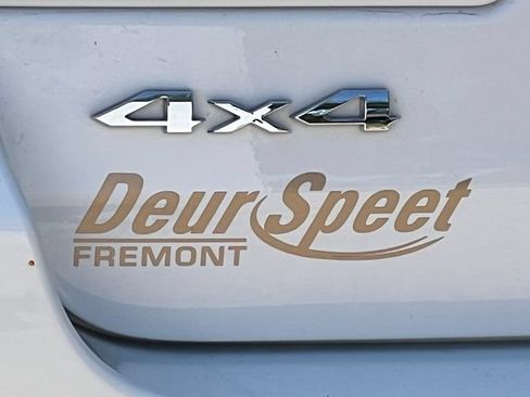 Used 2023 Jeep Grand Cherokee Limited w/ Luxury Tech Group II AWD/4WD image 2
