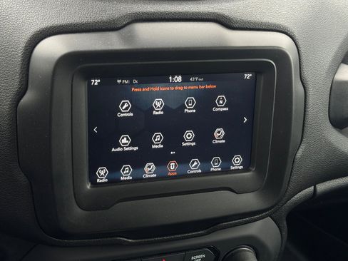 Used 2018 Jeep Renegade Altitude image 16