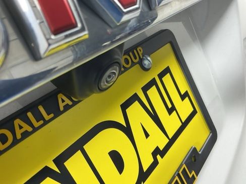 Used 2023 GMC Acadia SLT image 9