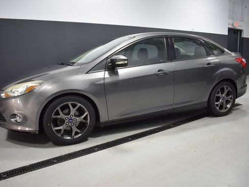 Used 2014 Ford Focus SE w/ Equipment Group 201A image 2