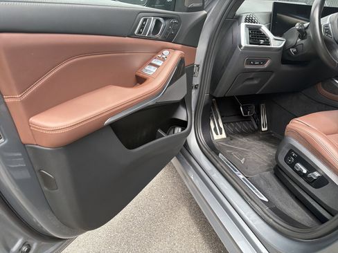 Used 2024 BMW X7 xDrive40i w/ M Sport Package AWD/4WD image 14