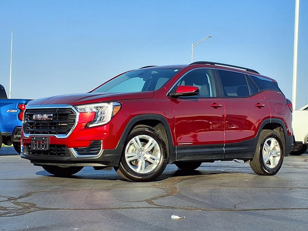 Used 2024 GMC Terrain SLE w/ Driver Convenience Package FWD image 2