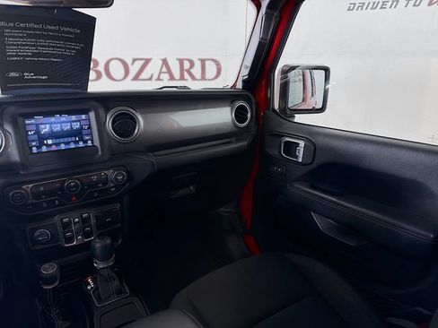 Used 2019 Jeep Wrangler Unlimited Sahara AWD/4WD image 27
