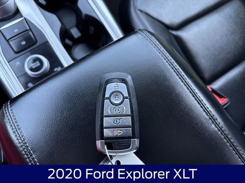 Used 2020 Ford Explorer XLT w/ Equipment Group 202A AWD/4WD image 29