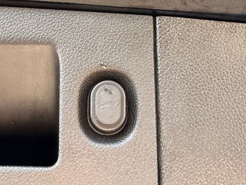 Used 2018 Chevrolet Tahoe LT AWD/4WD image 13