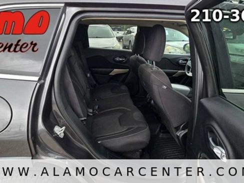 Used 2017 Jeep Cherokee Latitude AWD/4WD image 20