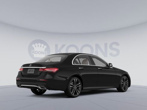 Used 2022 Mercedes-Benz E 350 4MATIC Sedan image 4
