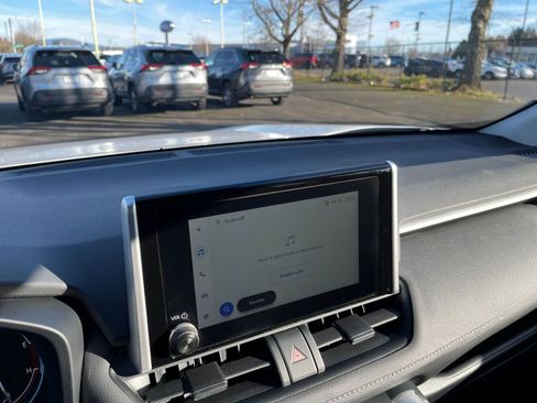 Used 2025 Toyota RAV4 XLE image 20
