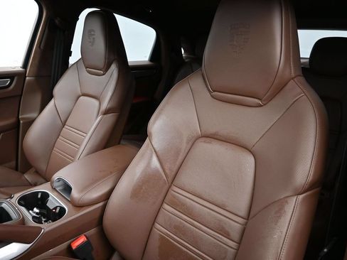 Certified 2023 Porsche Cayenne Turbo S AWD/4WD image 5
