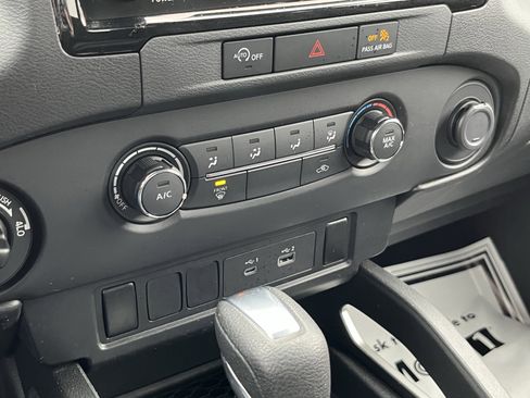 Used 2023 Nissan Frontier SV image 27