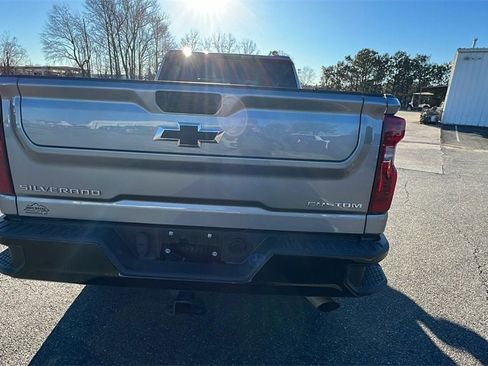 Used 2024 Chevrolet Silverado 2500 Custom w/ Custom Convenience Package image 6
