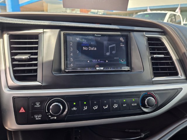 Used 2015 Toyota Highlander LE FWD image 15