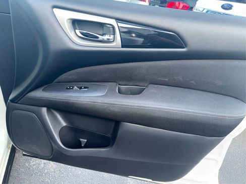 Used 2017 Nissan Pathfinder SV AWD/4WD image 20