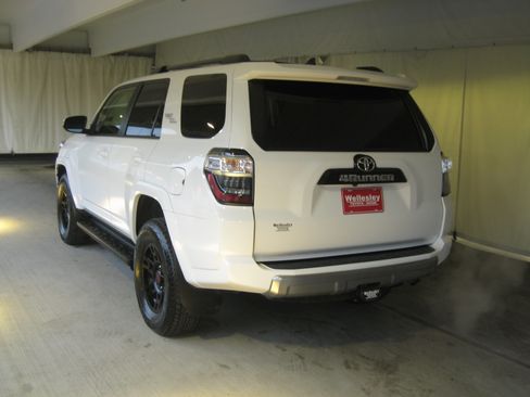 Used 2024 Toyota 4Runner TRD Off-Road Premium image 28