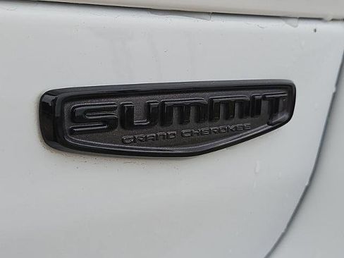 Used 2025 Jeep Grand Cherokee Summit w/ Obsidian Package AWD/4WD image 31