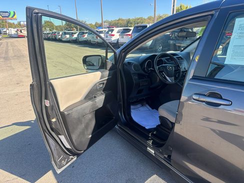 Used 2015 MAZDA MAZDA5 Touring image 17