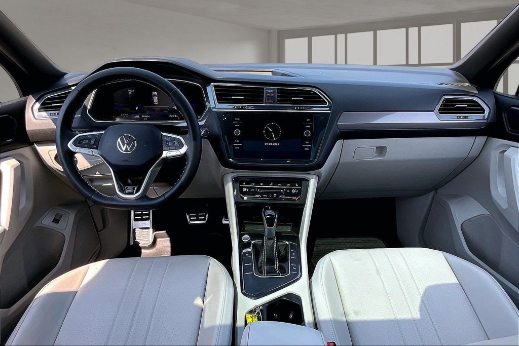 Used 2023 Volkswagen Tiguan SE R-Line FWD image 7