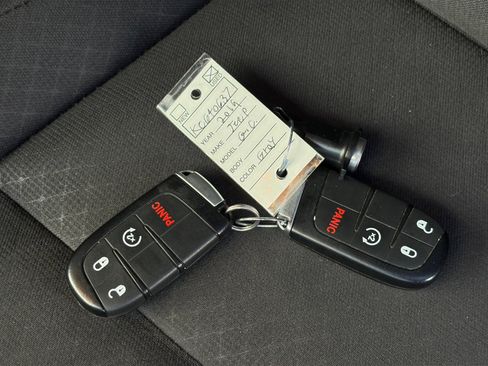 Used 2019 Jeep Grand Cherokee Laredo AWD/4WD image 34
