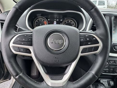 Used 2017 Jeep Cherokee Limited w/ Luxury Group AWD/4WD image 19