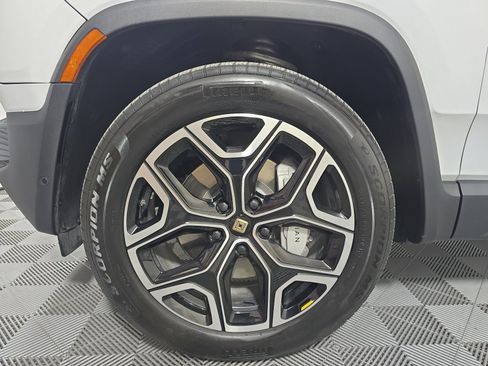 Used 2025 Rivian R1S Adventure AWD/4WD image 9