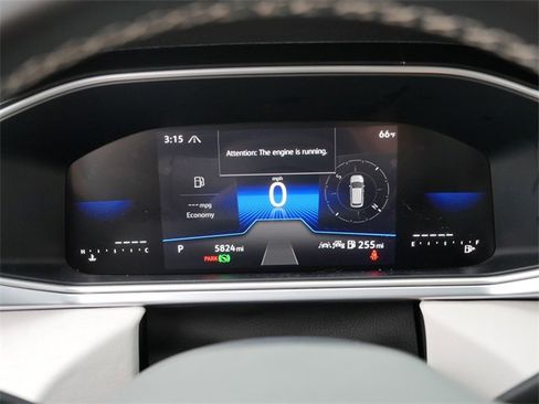 Certified 2025 Volkswagen Taos SE image 27