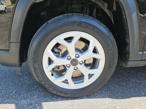 Used 2025 Jeep Compass Latitude w/ Sun & Sound Group AWD/4WD image 28