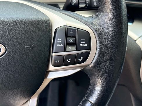 Used 2022 Ford Explorer XLT w/ Equipment Group 202A AWD/4WD image 30