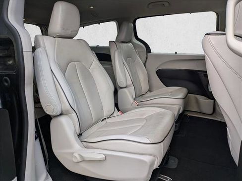 Used 2018 Chrysler Pacifica Limited w/ Advanced Safetytec Group image 21