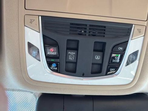 Used 2020 Acura RDX w/ Advance Package FWD image 40